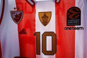 UŽIVO - Zvezda nosi specijalne dresove protiv Olimpijakosa, slavi se pola veka od osvajanja evropskog trofeja!